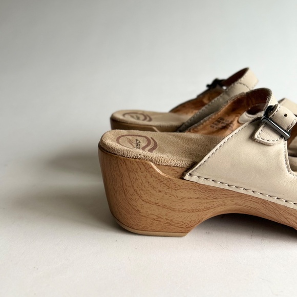 Dansko Beige Leather Adjustable Strap Clog Sandals size EUR 41, US 10.5 - Picture 3 of 14